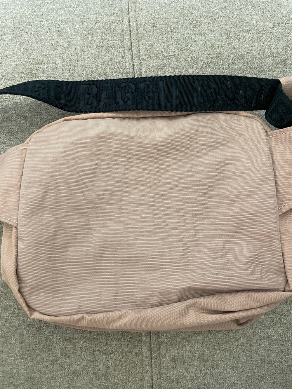 BAGGU Nylon Fanny Pack in Taupe - Picture 3 of 4